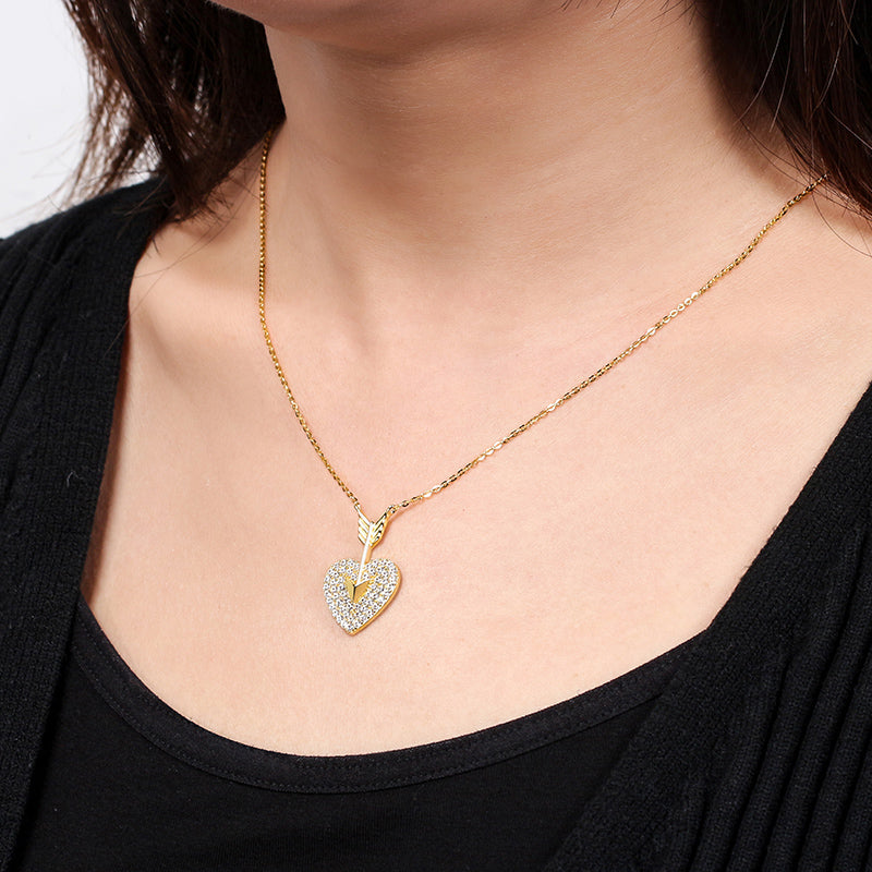 Collar con Colgante de Flecha y Corazón