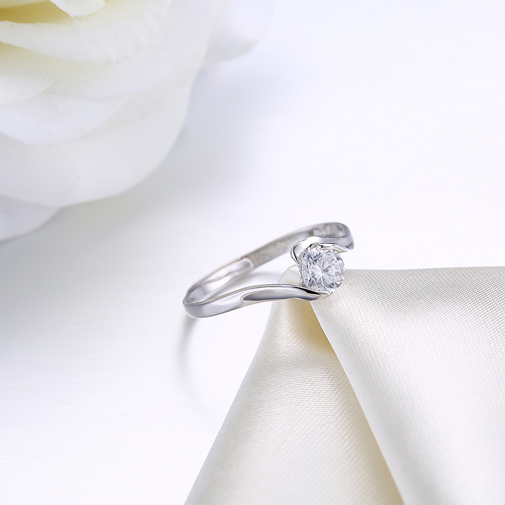 Anillo de circonita