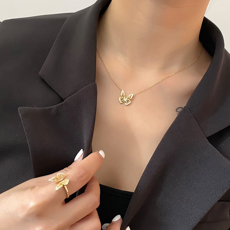 Collar de mariposa