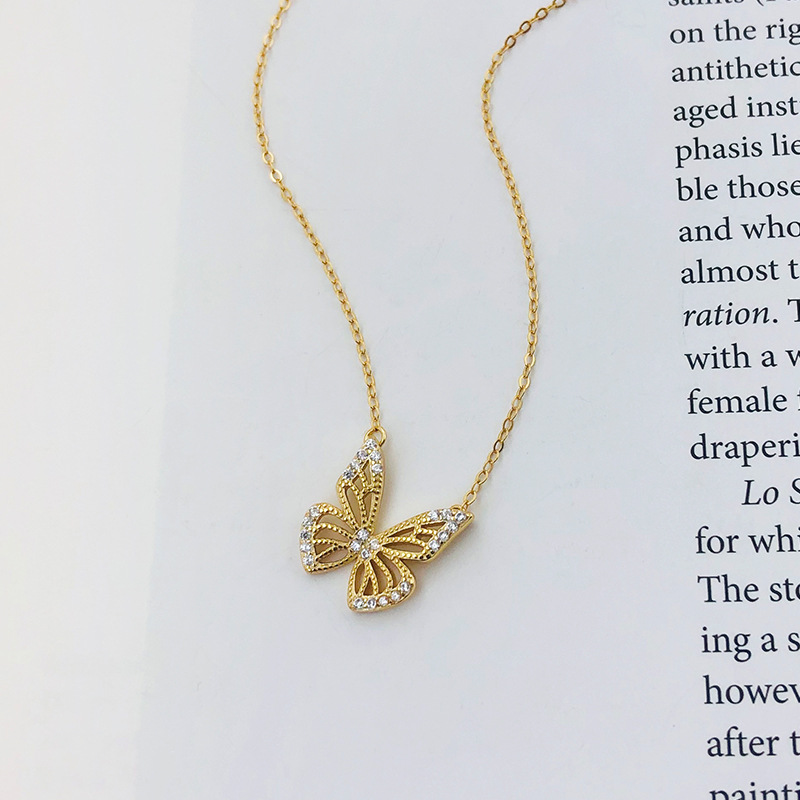 Collar de mariposa