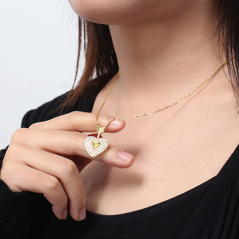 Collar con Colgante de Flecha y Corazón
